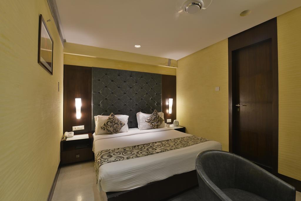 The Golden Oak Hotel Rāipur Eksteriør billede