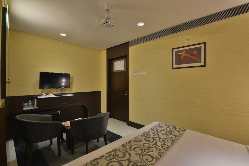 The Golden Oak Hotel Rāipur Eksteriør billede