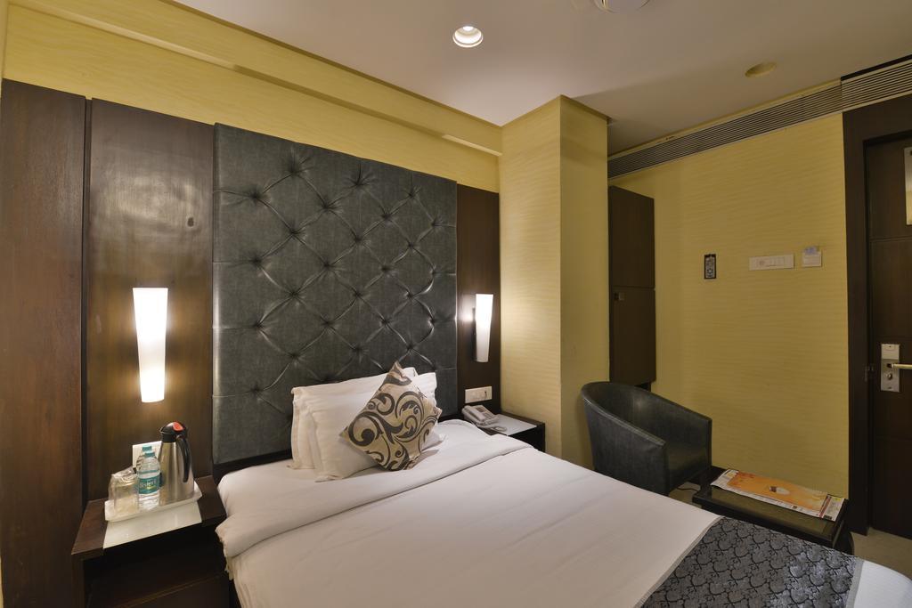 The Golden Oak Hotel Rāipur Eksteriør billede