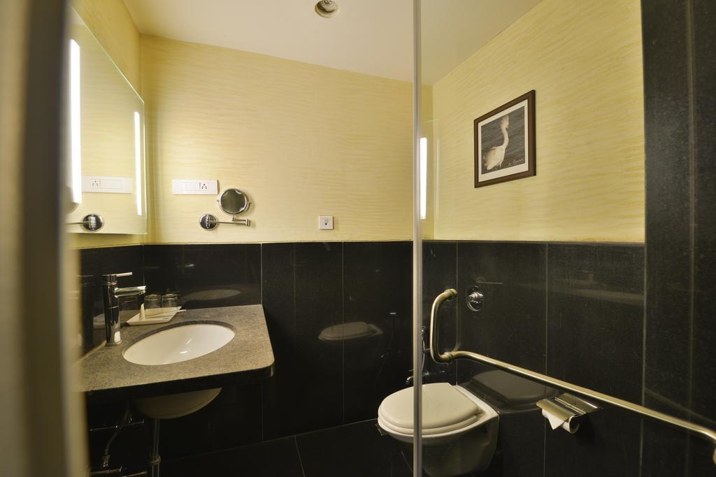 The Golden Oak Hotel Rāipur Eksteriør billede