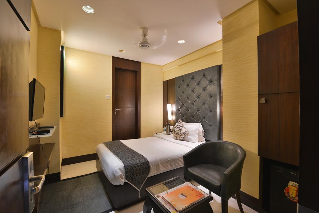 The Golden Oak Hotel Rāipur Eksteriør billede