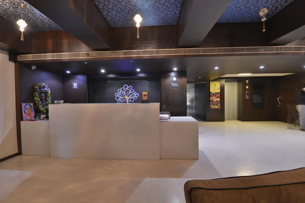 The Golden Oak Hotel Rāipur Eksteriør billede