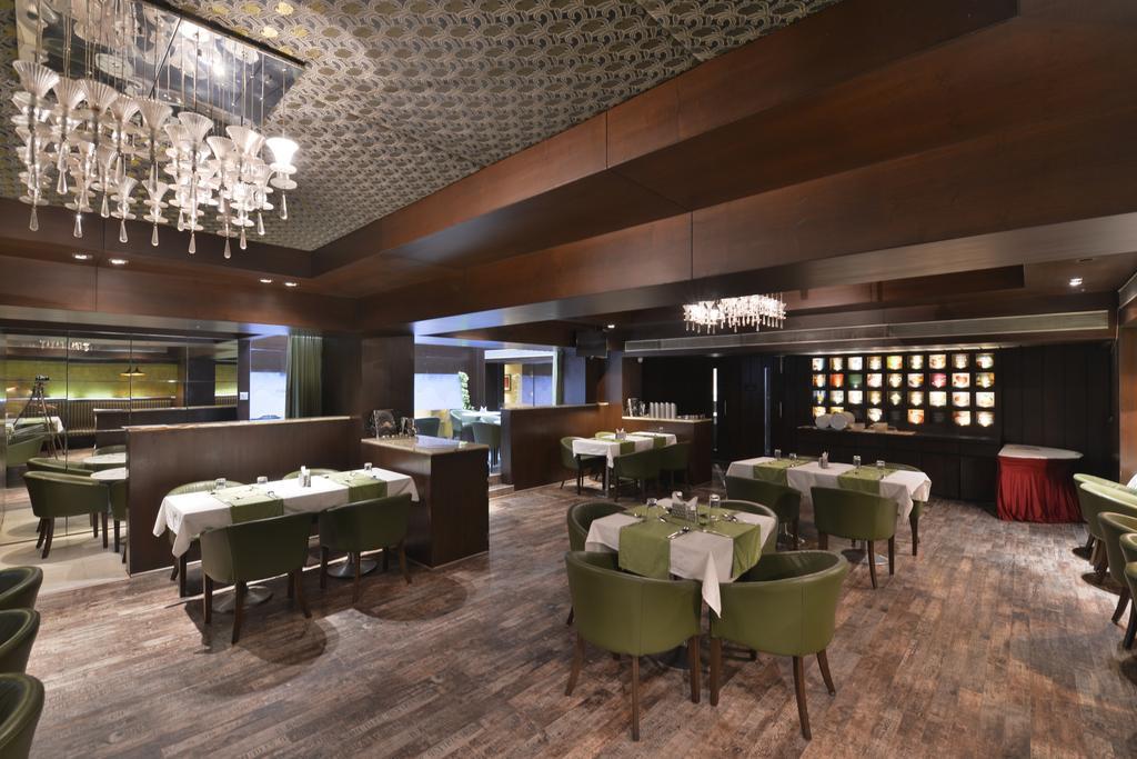 The Golden Oak Hotel Rāipur Eksteriør billede