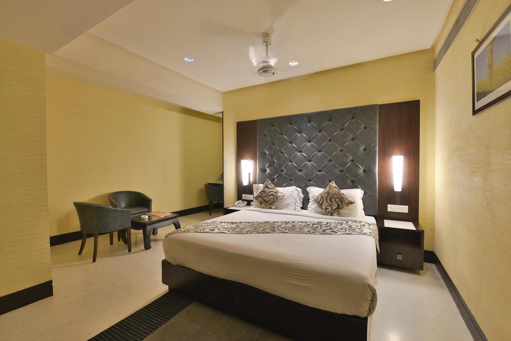 The Golden Oak Hotel Rāipur Eksteriør billede
